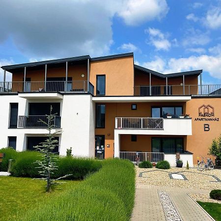 Paskom Apartmanhaz Nyergesujfalu Bagian luar foto