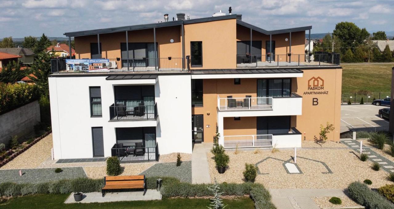 Paskom Apartmanhaz Nyergesujfalu Bagian luar foto