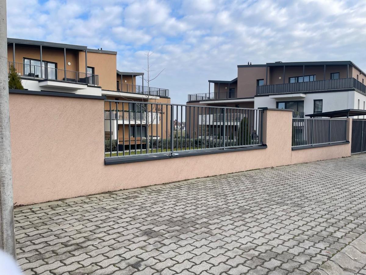 Paskom Apartmanhaz Nyergesujfalu Bagian luar foto