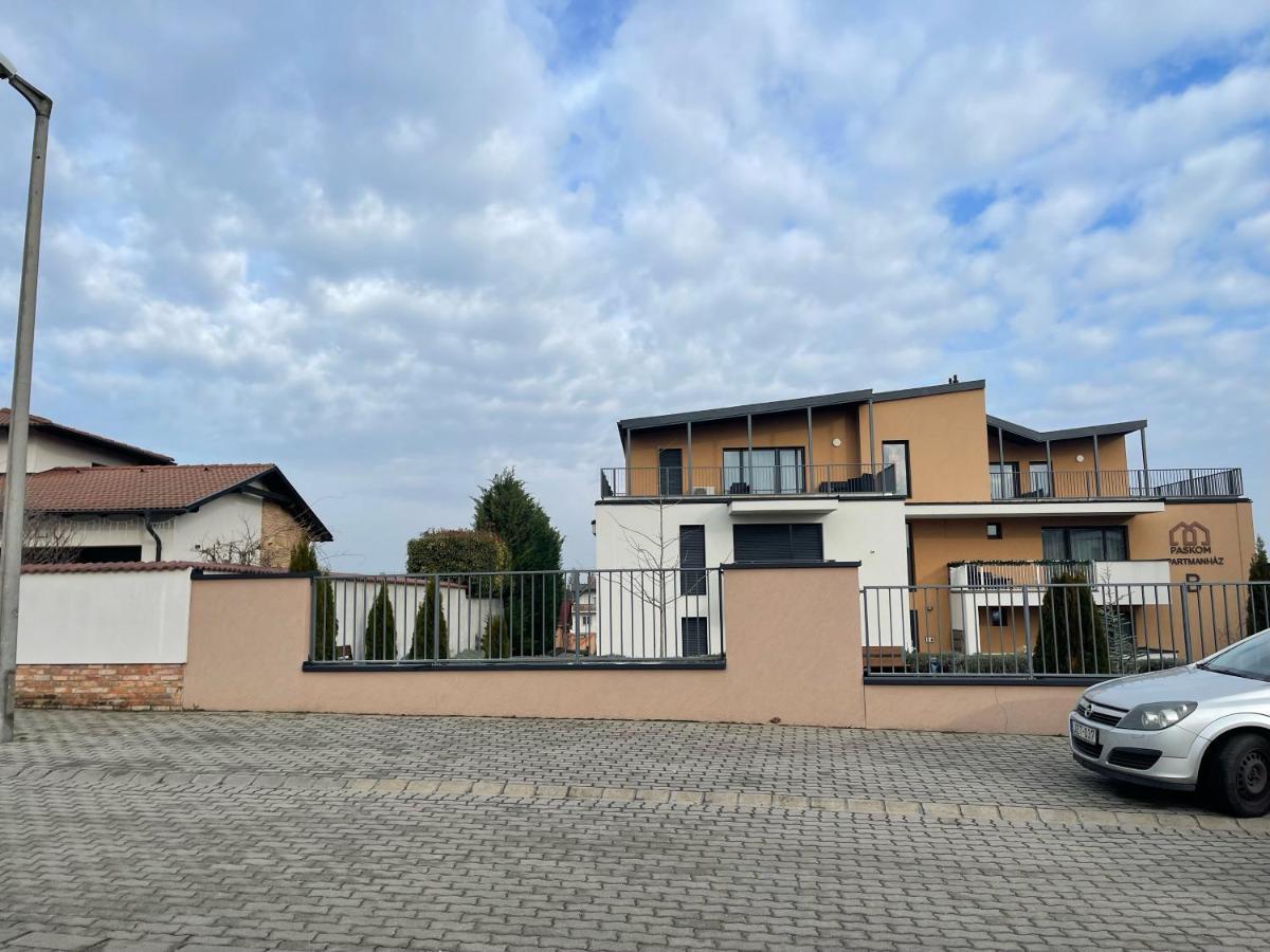 Paskom Apartmanhaz Nyergesujfalu Bagian luar foto