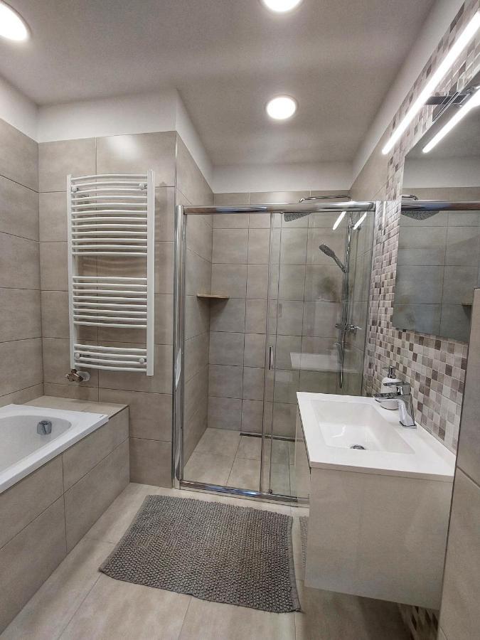 Paskom Apartmanhaz Nyergesujfalu Bagian luar foto