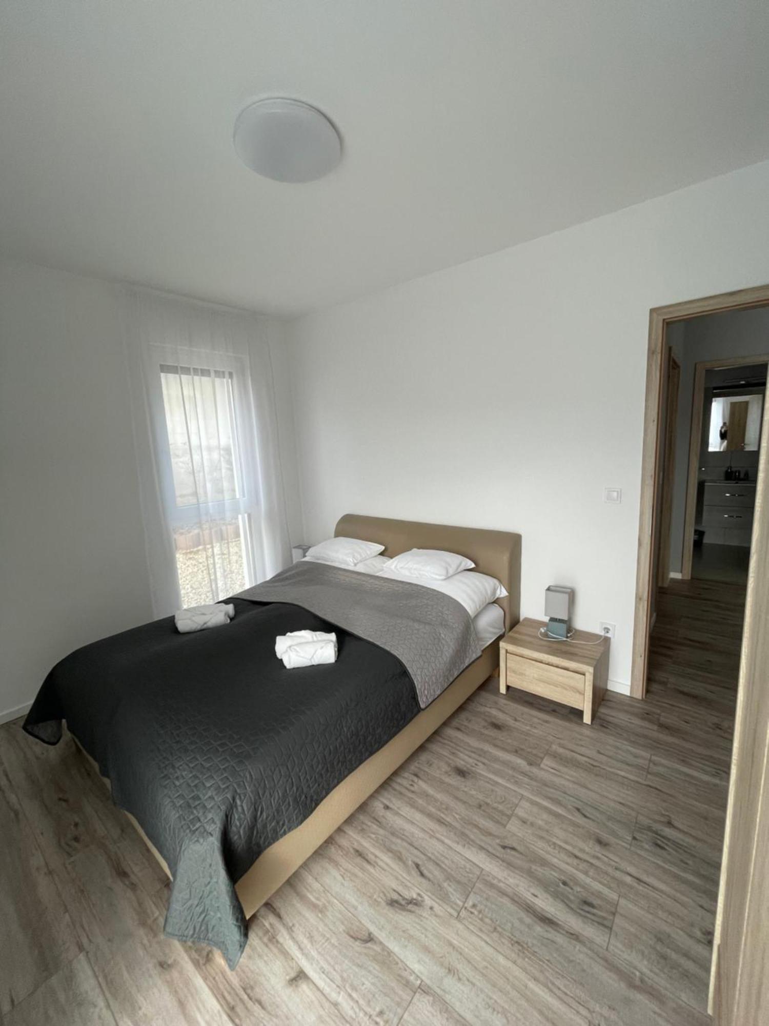Paskom Apartmanhaz Nyergesujfalu Bagian luar foto